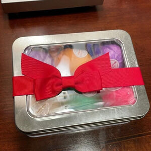 NWT Bath Bombs Aromatic Essential Oils.